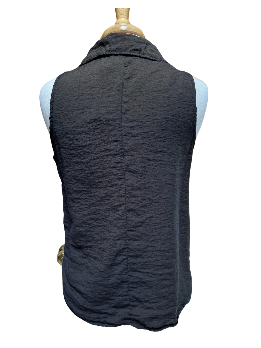 SLEEVELESS SHIRT