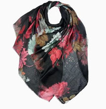 Load image into Gallery viewer, London Scarves - Big roses on lightweight scarf with fringes

