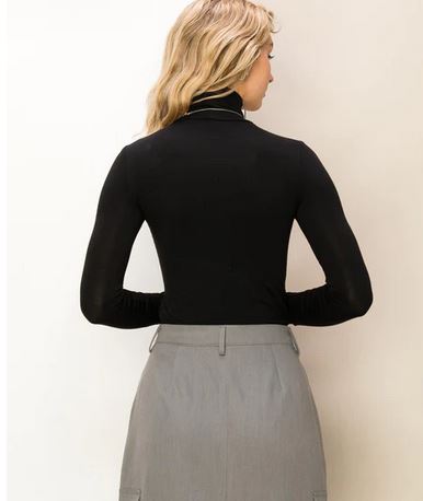 EXTRA LOVE TURTLENECK TOP