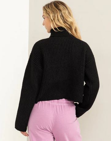 PRETTY SWEET TURTLENECK SEMI-CROP SWEATER