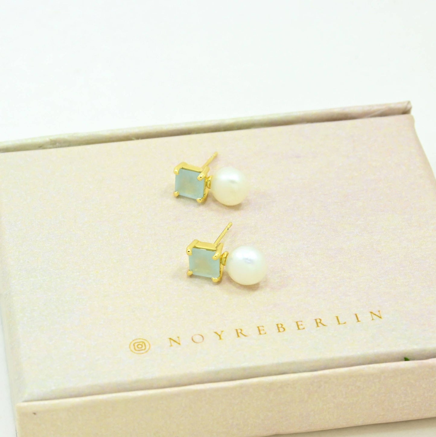 Schmuckoo x Noyre Berlin - Aaliyah Earring Gold Plated - Pearl & Aquamarine Chalcedony