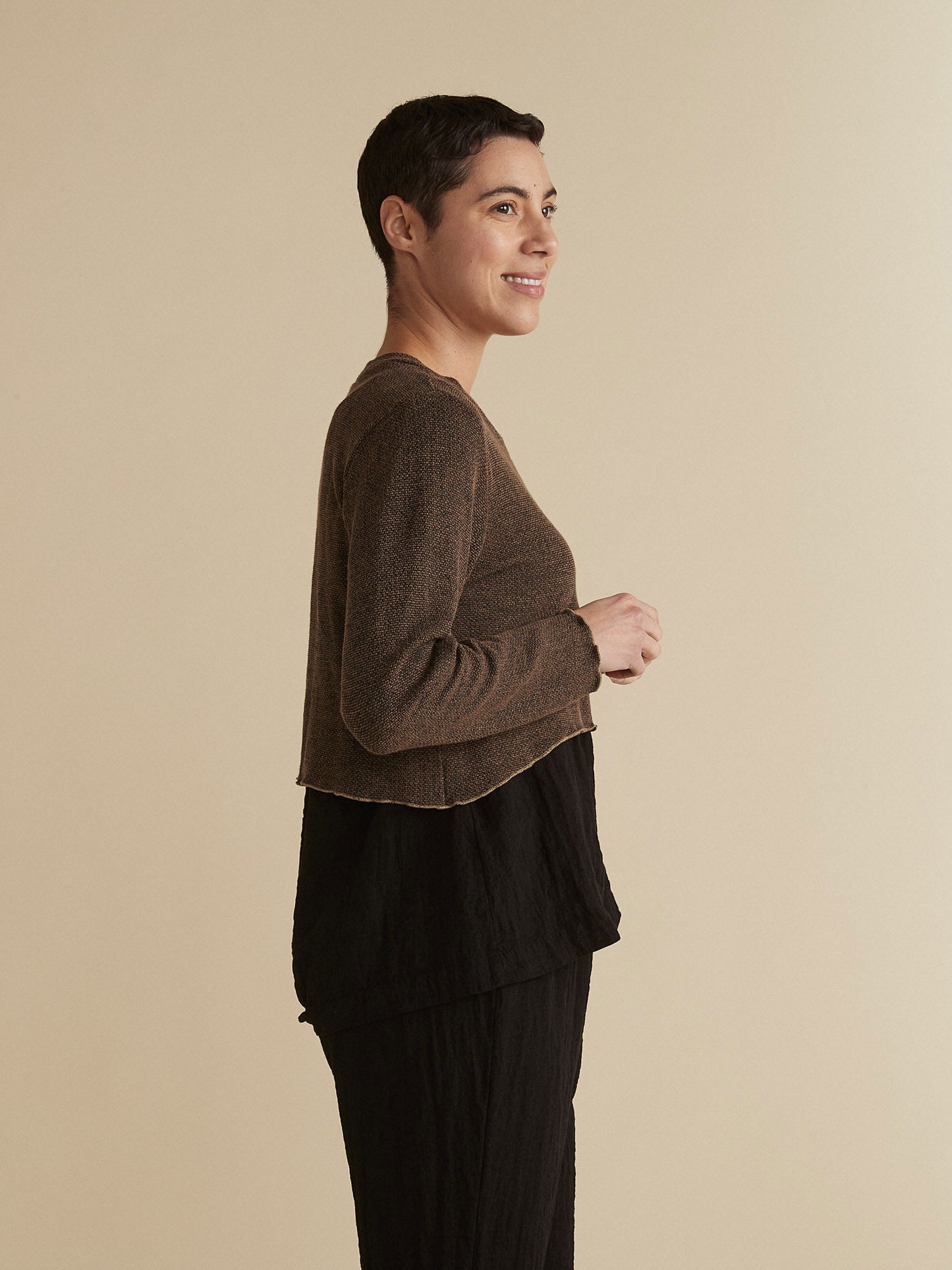 CURVED CROP SWEATER