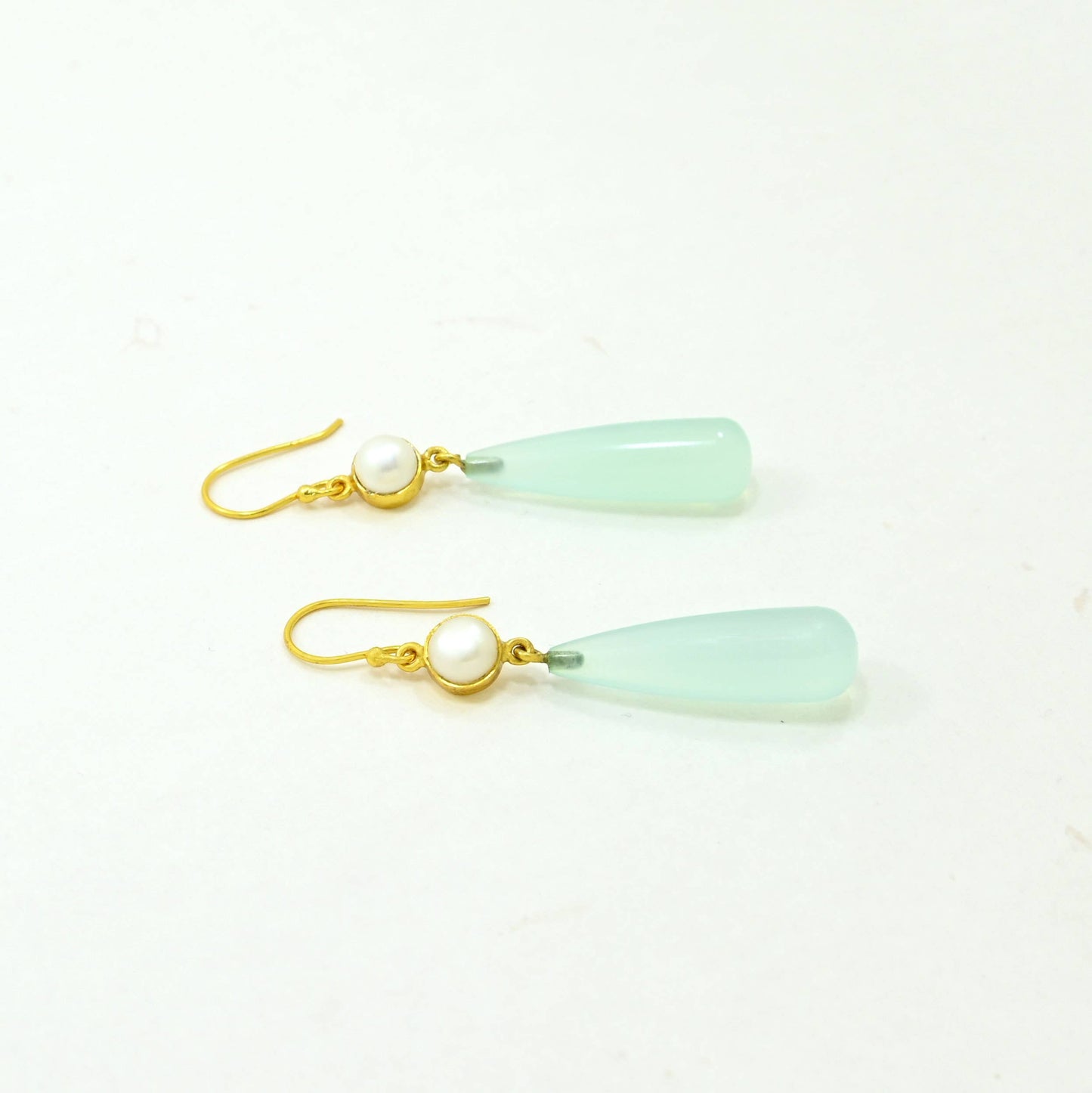 Schmuckoo x Noyre Berlin - Bexley Earring Gold Plated Silver - Pearl & Aqua Chalcedony