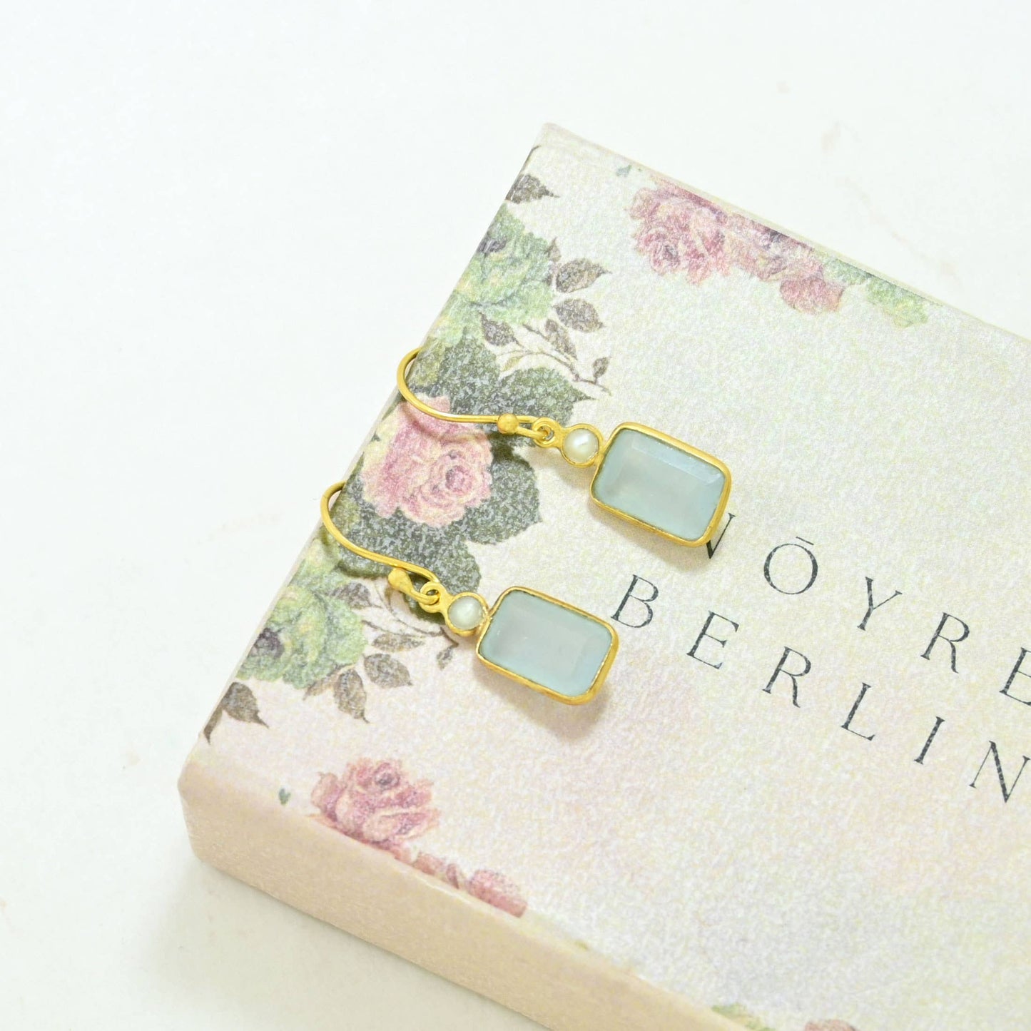 Schmuckoo x Noyre Berlin - Birdie Earring Gold Silver 925 - Pearl & Aqua Chalcedony