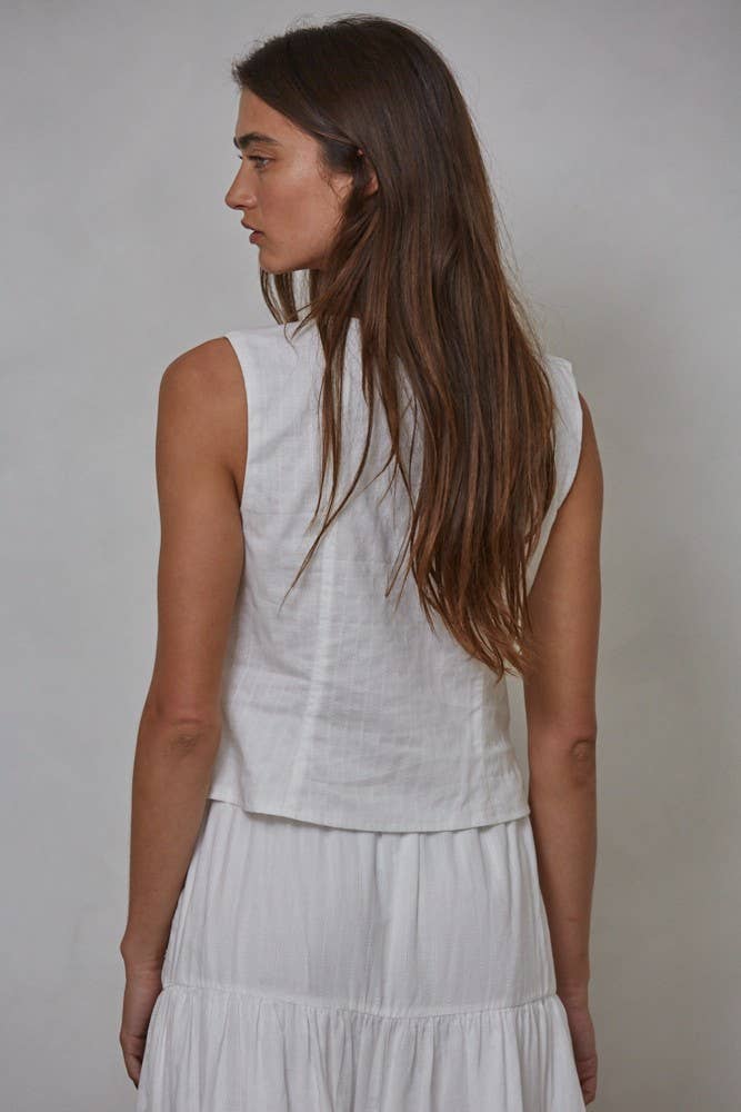 By Together - L7934 | Woven Cotton Scoop Neck Sleeveless Buttondown Top