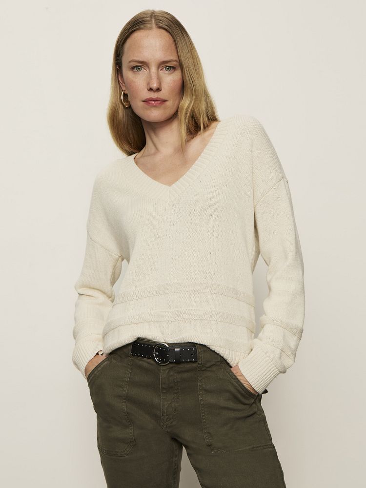 CLASSIC V NECK SWEATER
