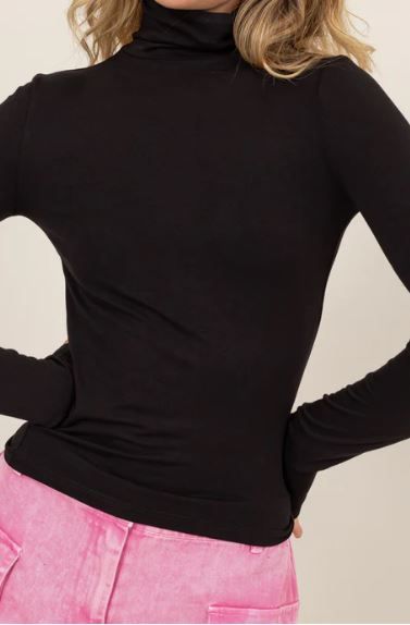 SLIM-FIT TURTLENECK LONG SLEEVE TOP