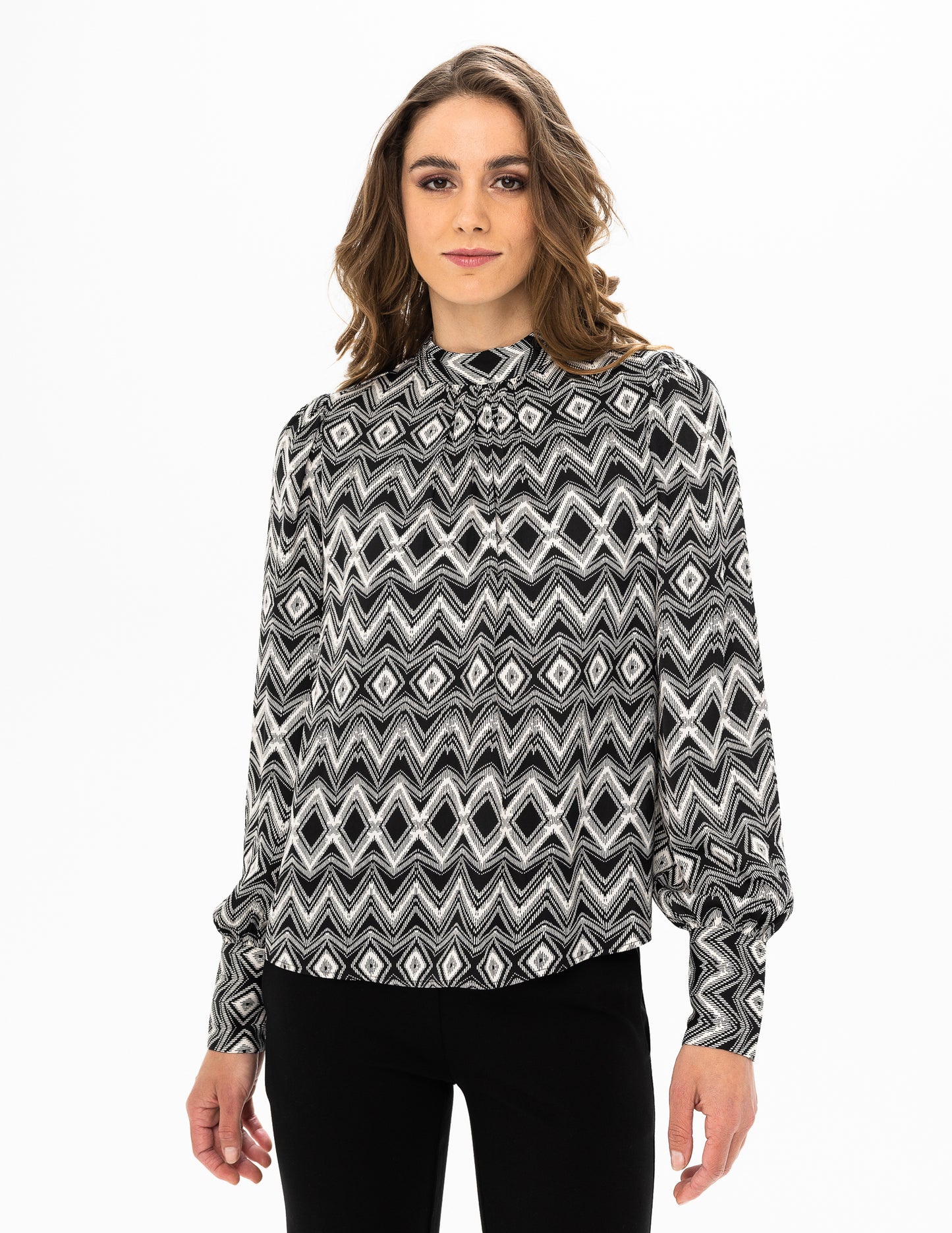 PLEATED HI-NECK BLOUSE