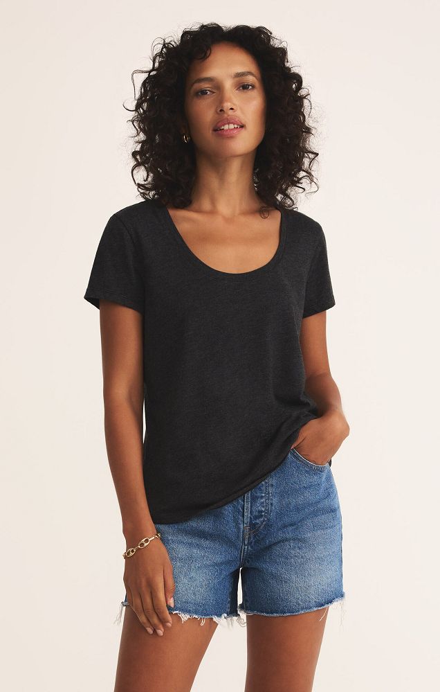 ANYWHERE SCOOP TEE