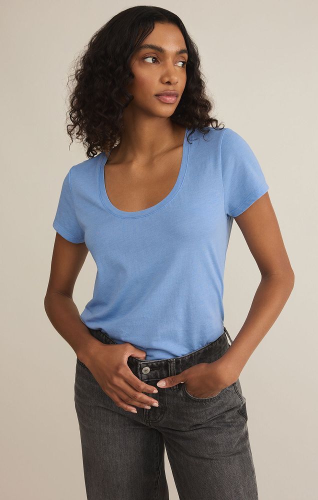 ANYWHERE SCOOP TEE