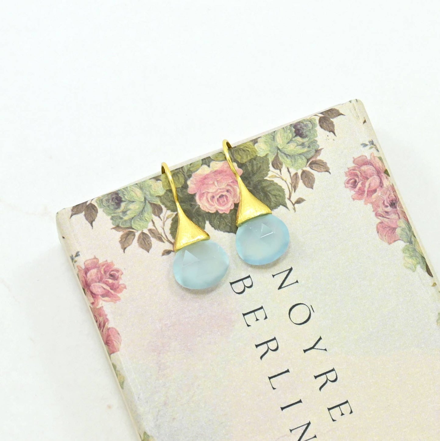 Schmuckoo Berlin - Boho Droplet Earrings Gold - Light Aquamarine Chalcedony