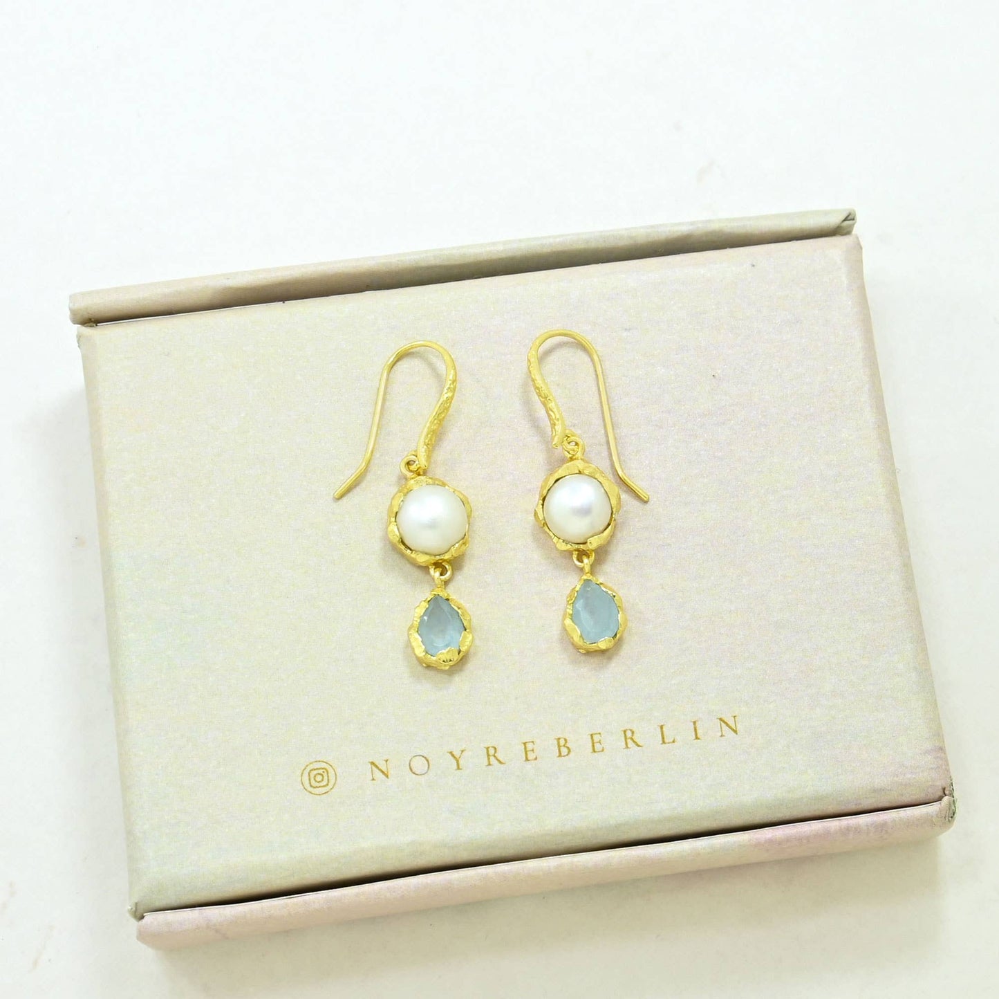 Schmuckoo Berlin - Nerina Earring Gold Plated - Pearl & Aquamarine Chalcedony