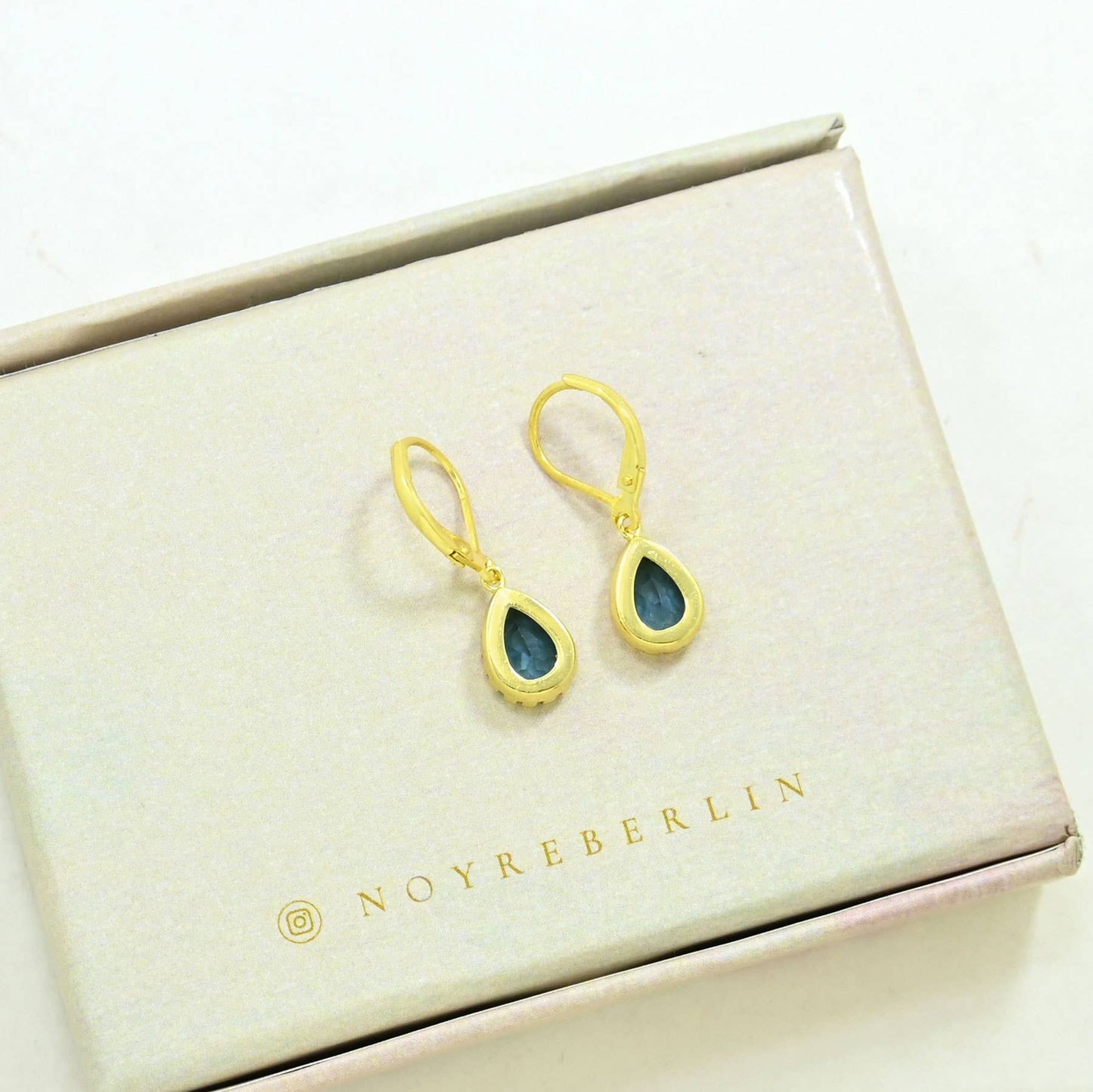 Schmuckoo x Noyre Berlin - Jaydie Earring Gold Plated - Blue Iolite