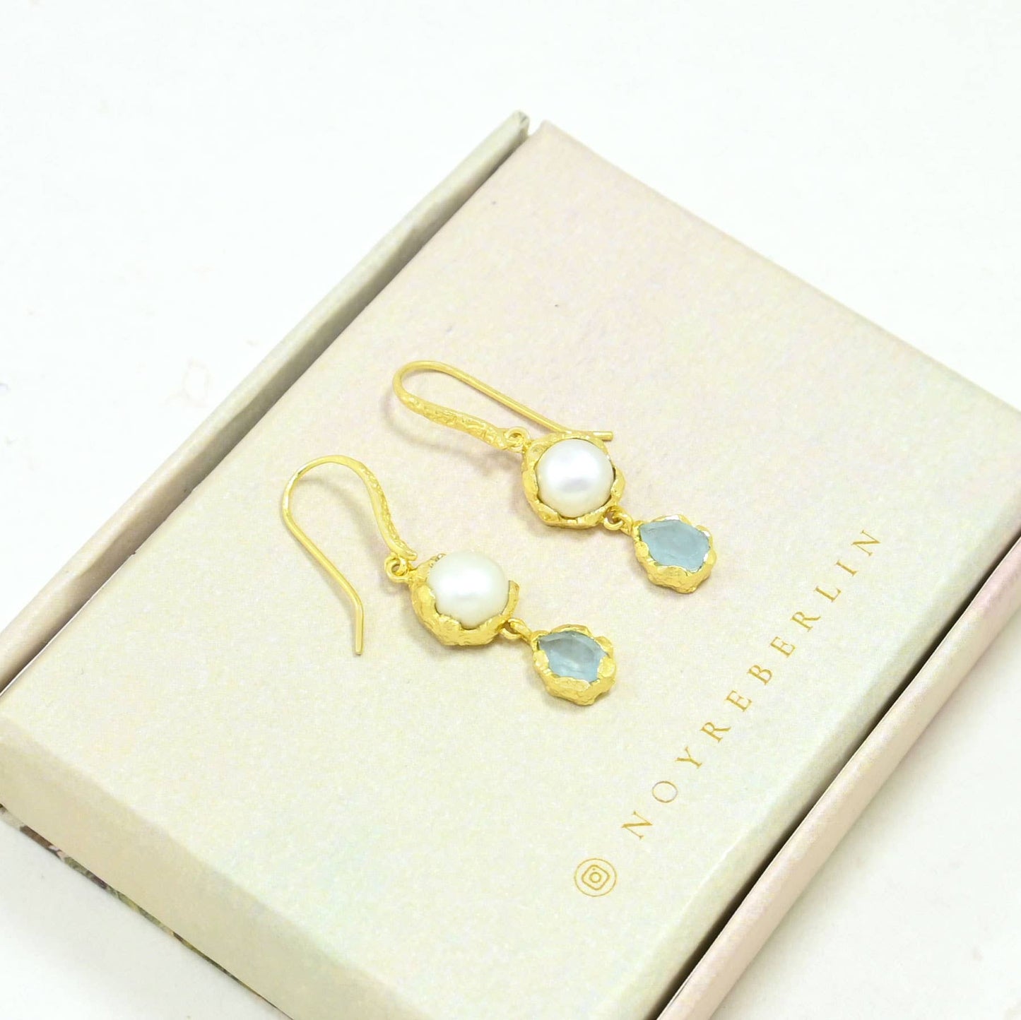 Schmuckoo Berlin - Nerina Earring Gold Plated - Pearl & Aquamarine Chalcedony