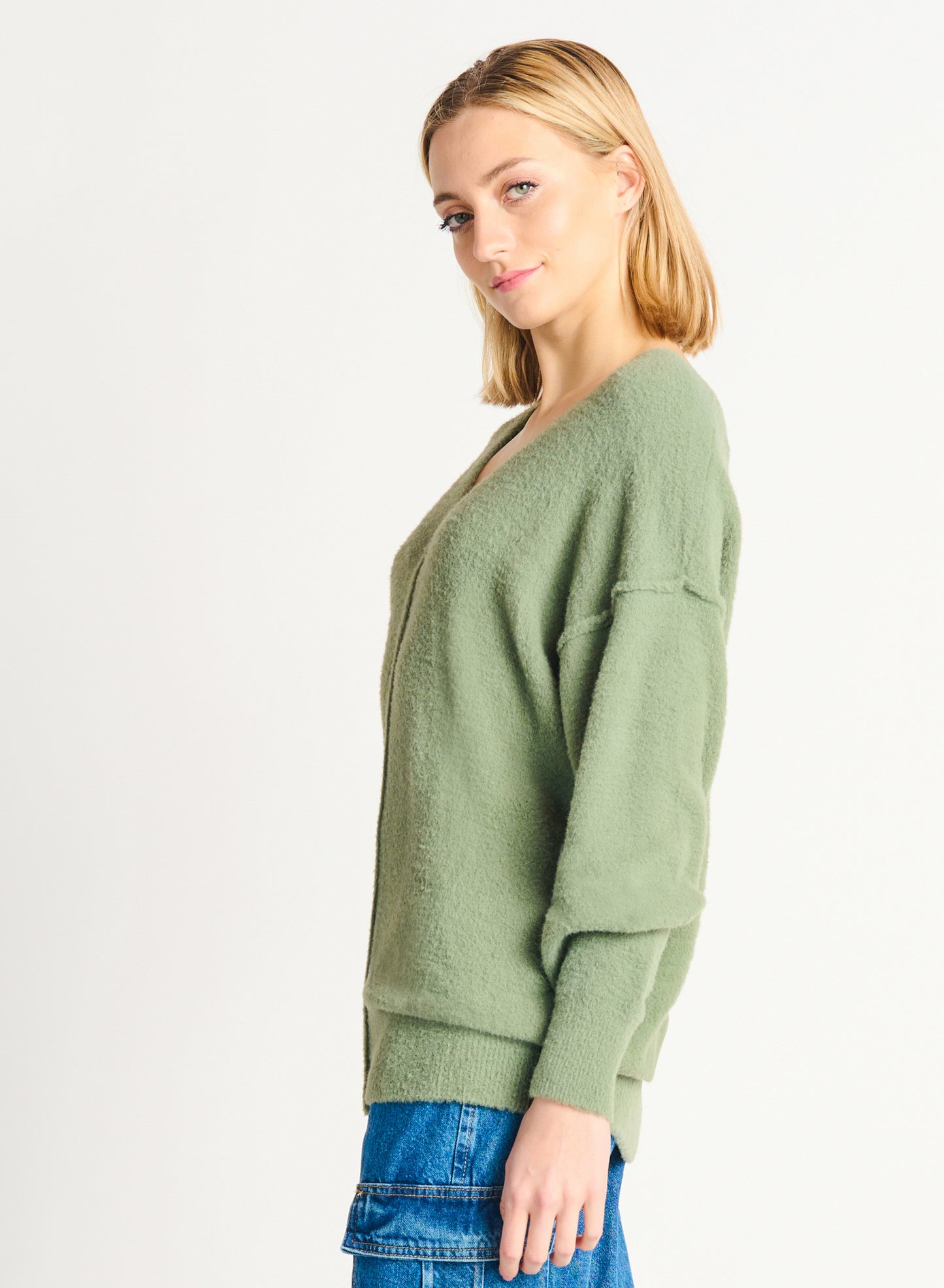 ULTRA SOFT V-NECK SWEATER