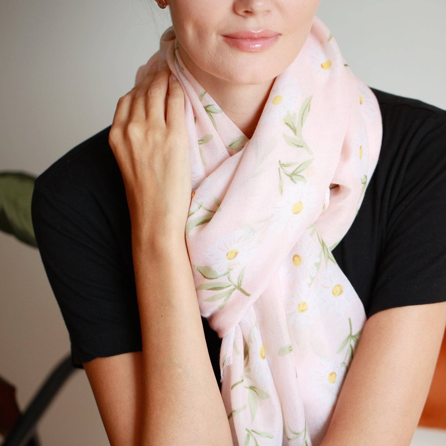 Studio Hop - White Daisy Blossom Soft Pink Scarf