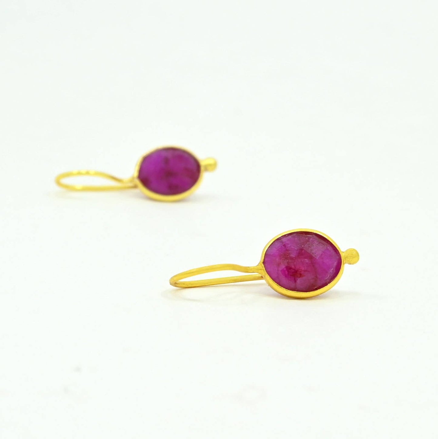 Schmuckoo x Noyre Berlin - Oval Gemstone Earring Gold Plated Silver 925 - Sillimanite