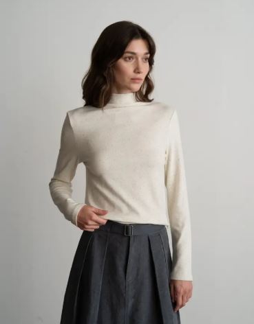 FITTED LONG SLEEVE MOCK NECK TOP