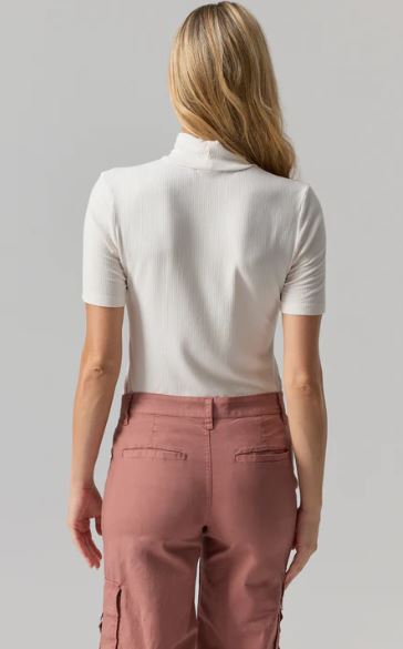 ESSENTIAL S/S MOCK NECK