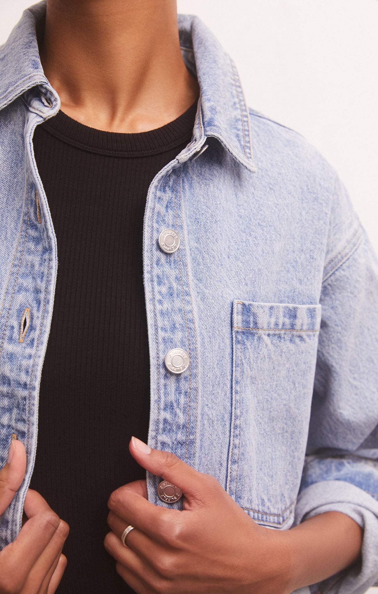 CROPPED DENIM
JACKET