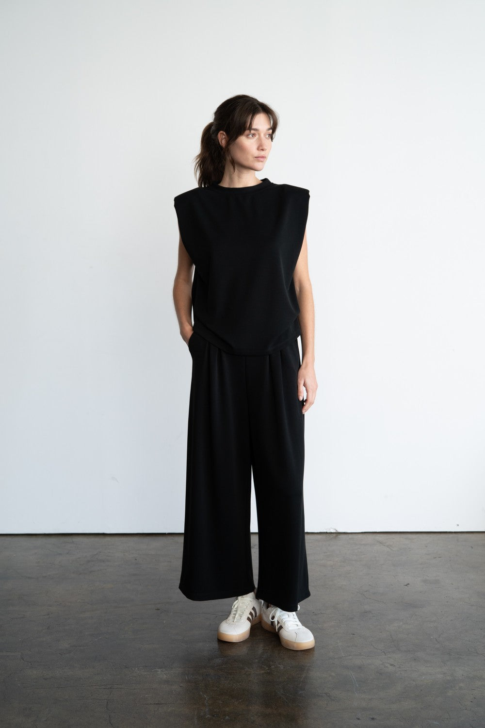 PLEATED WIDE LEG SWEATPANTS
