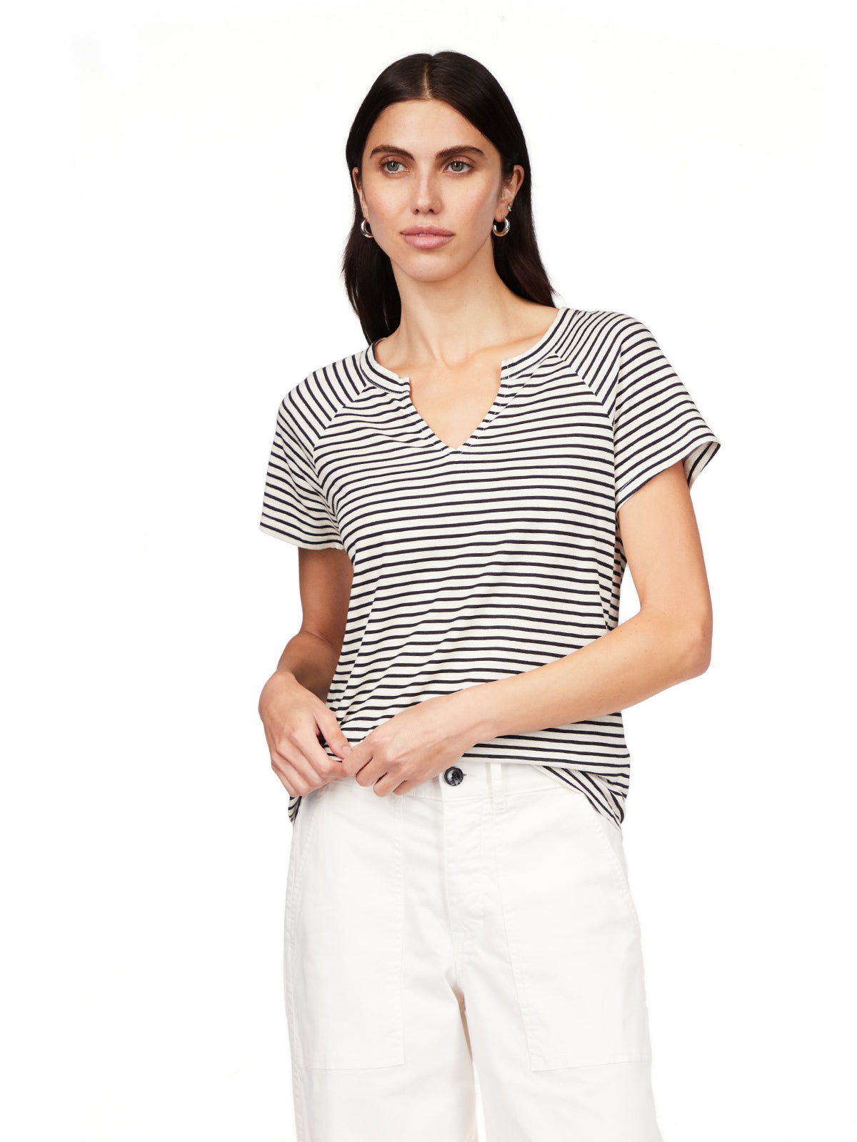 NOTCH NECK TEE