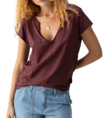 THE NEW GIRL TEE