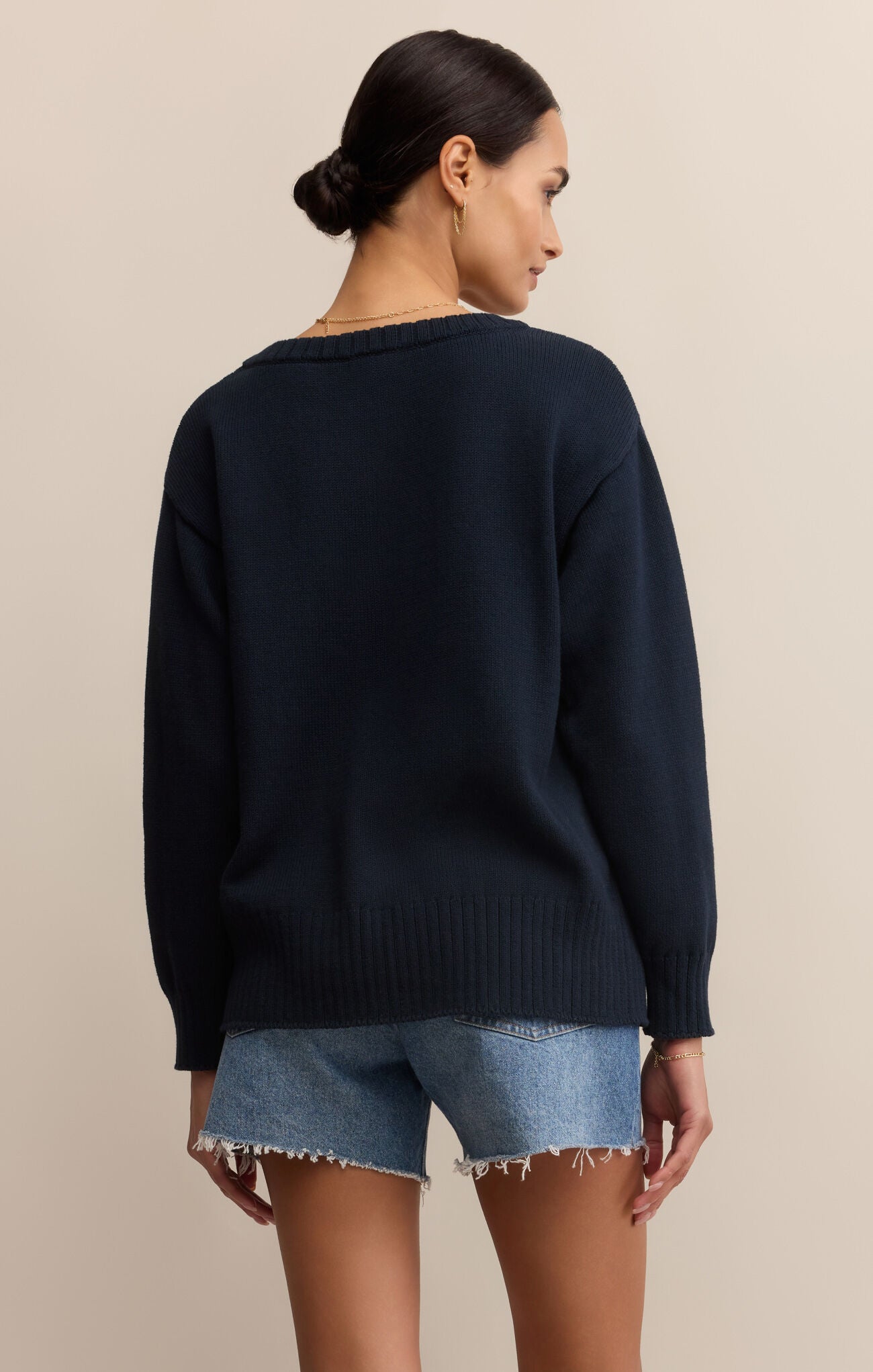 ALL AROUND V-NECK SWEATER