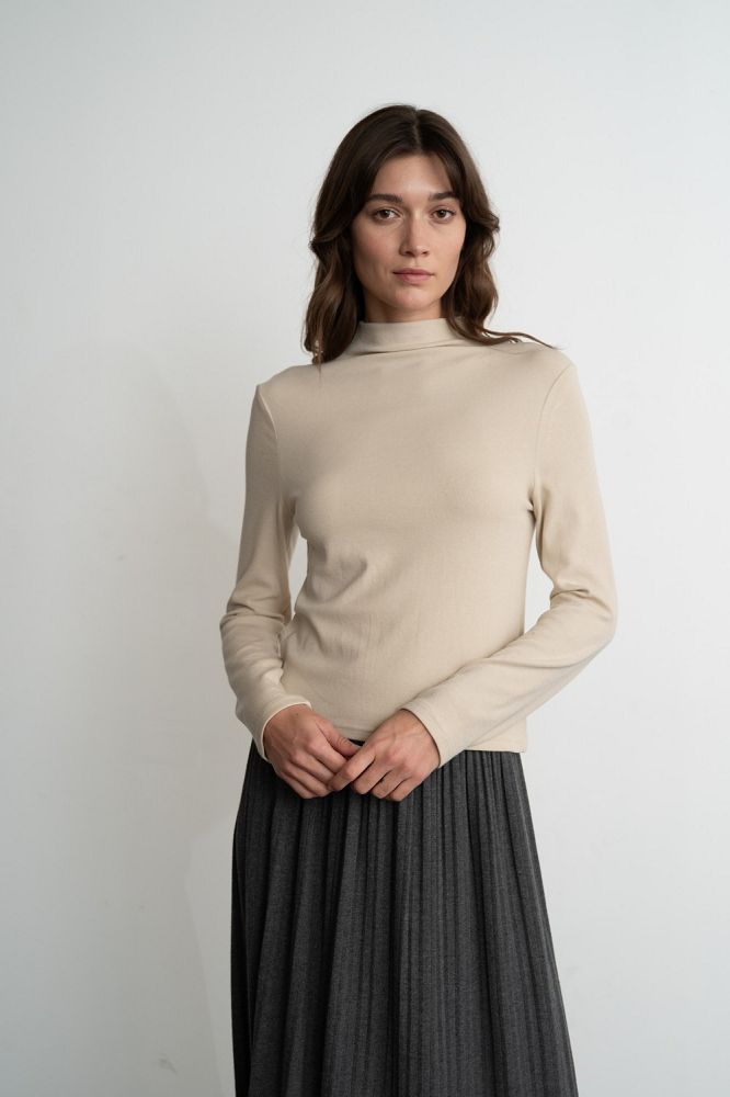 FITTED LONG SLEEVE MOCK NECK TOP