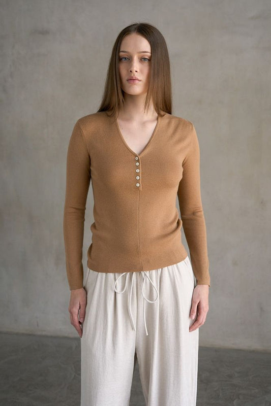 V NECK BUTTON CLOSURE KNIT TOP