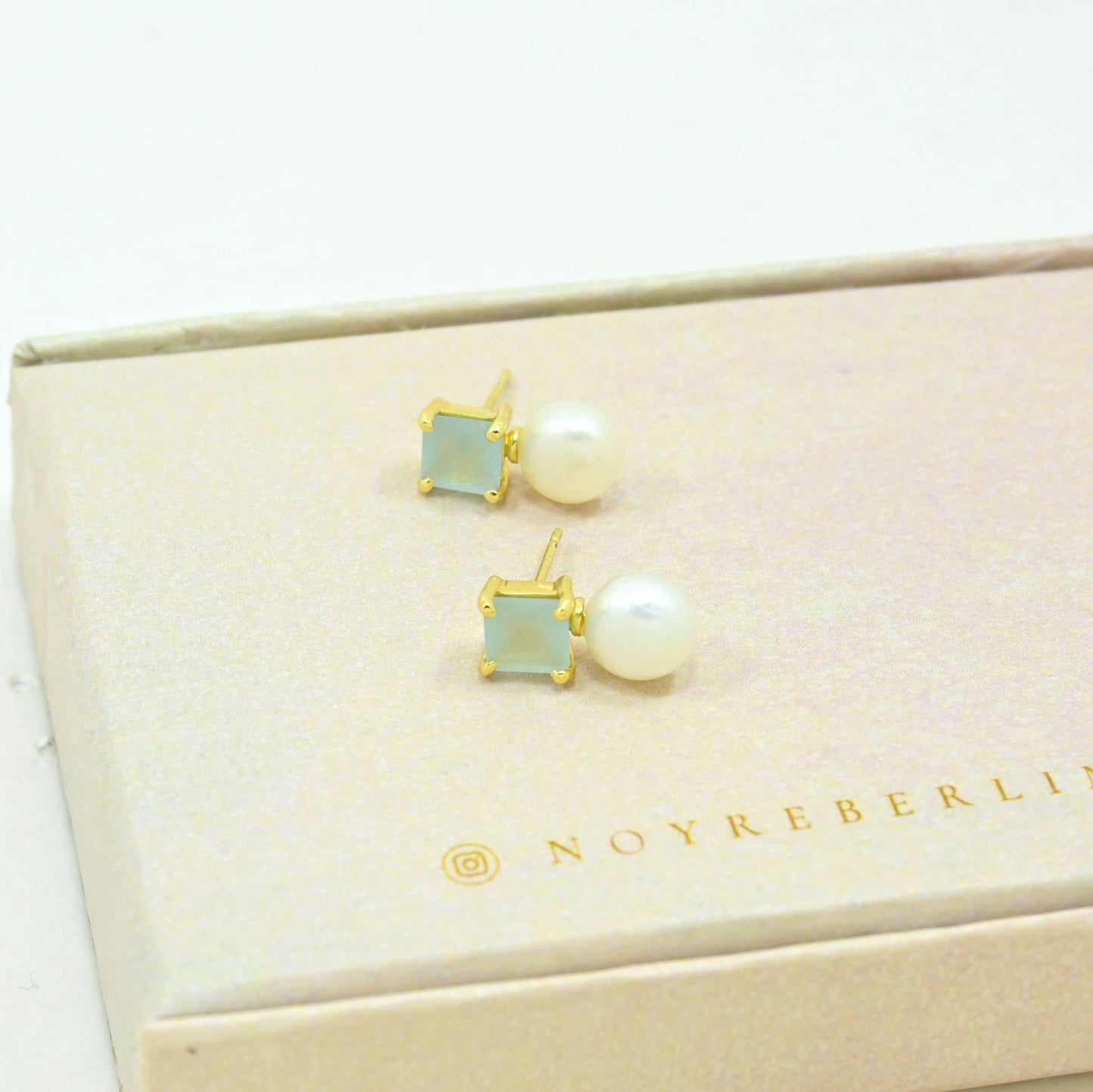 Schmuckoo x Noyre Berlin - Aaliyah Earring Gold Plated - Pearl & Aquamarine Chalcedony