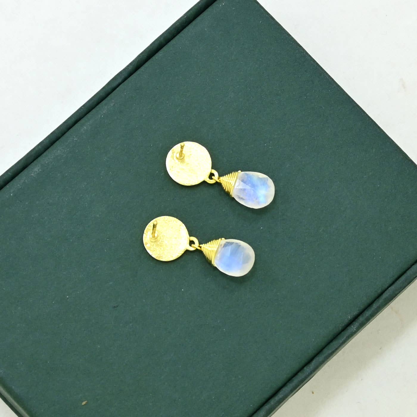 Schmuckoo x Noyre Berlin -  Abigail Earring Gold Plated - Rainbow Moonstone