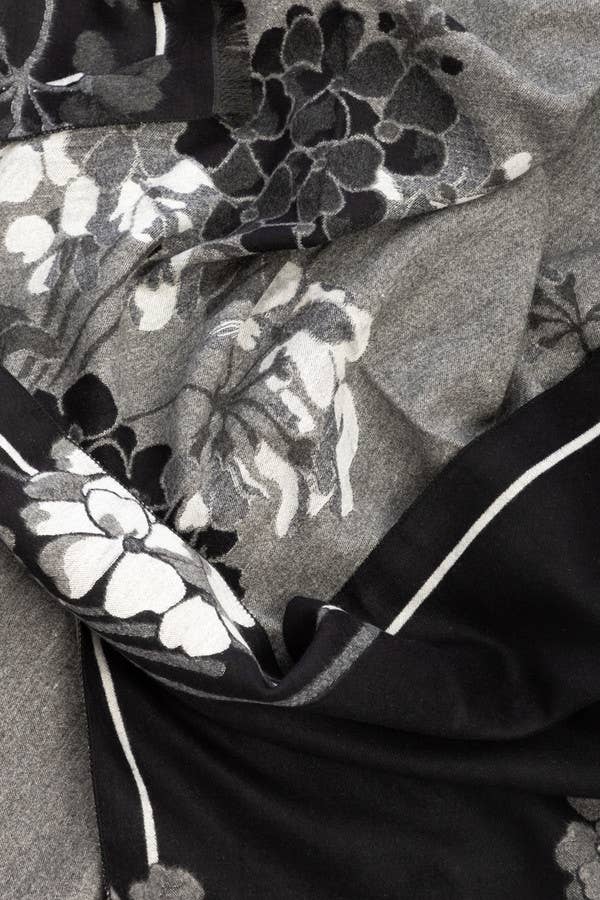 SAACHI - Reversible Denim Scarf