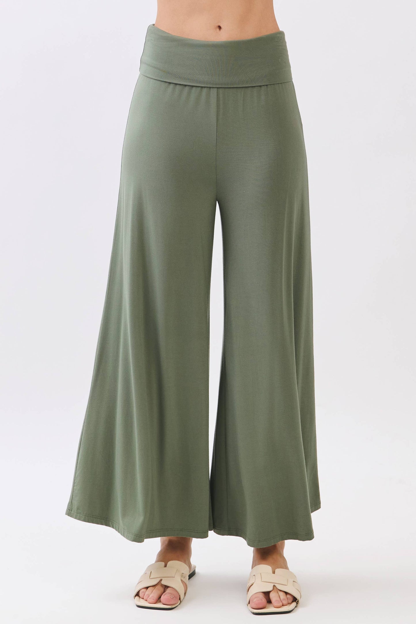 SOLID WIDE LEG CROP PANTS - Final Touch