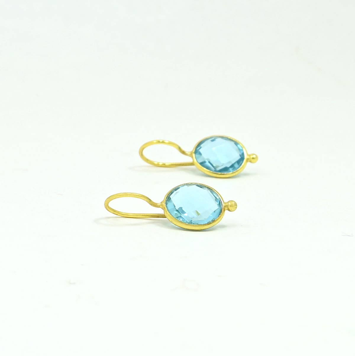 Schmuckoo x Noyre Berlin - Oval Gemstone Earring Gold Plated Silver 925 - Blue Topaz
