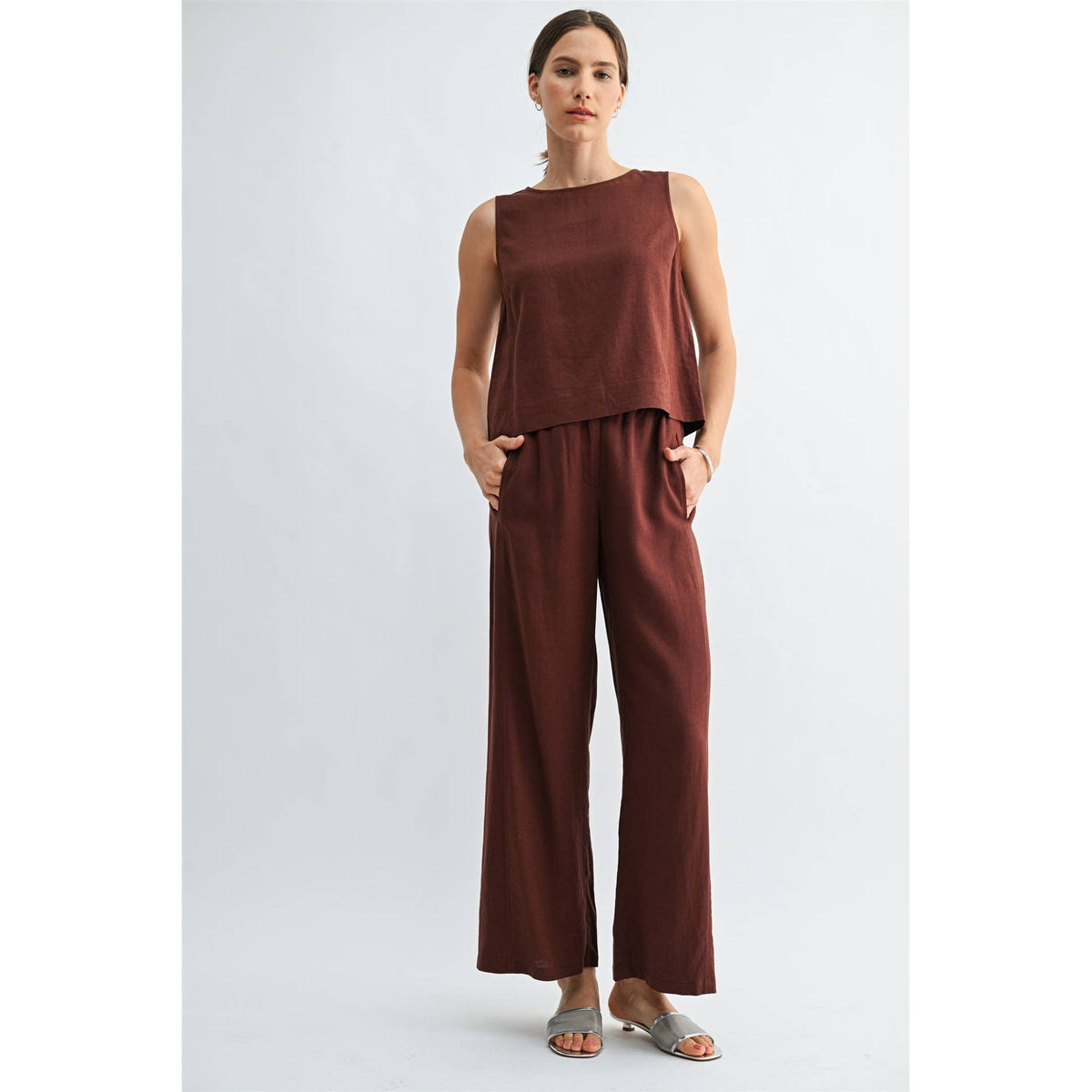 FUN2FUN - LINEN BLEND SLEEVELESS BUTTON BACK TOP