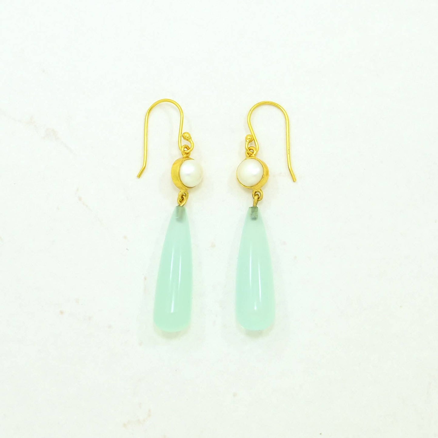 Schmuckoo x Noyre Berlin - Bexley Earring Gold Plated Silver - Pearl & Aqua Chalcedony