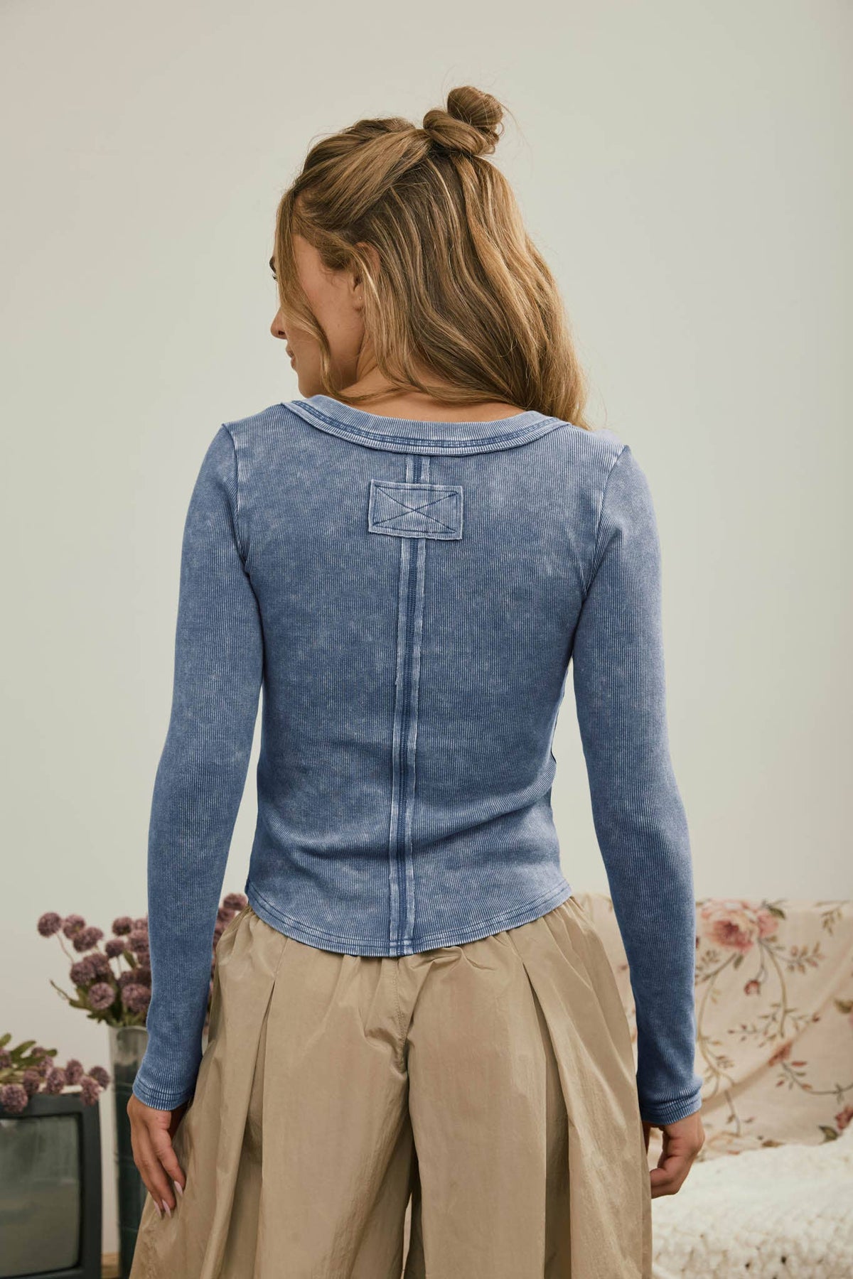 WASHED LONG SLEEVE RIBBED HENLEY KNIT TOP - Blu Pepper