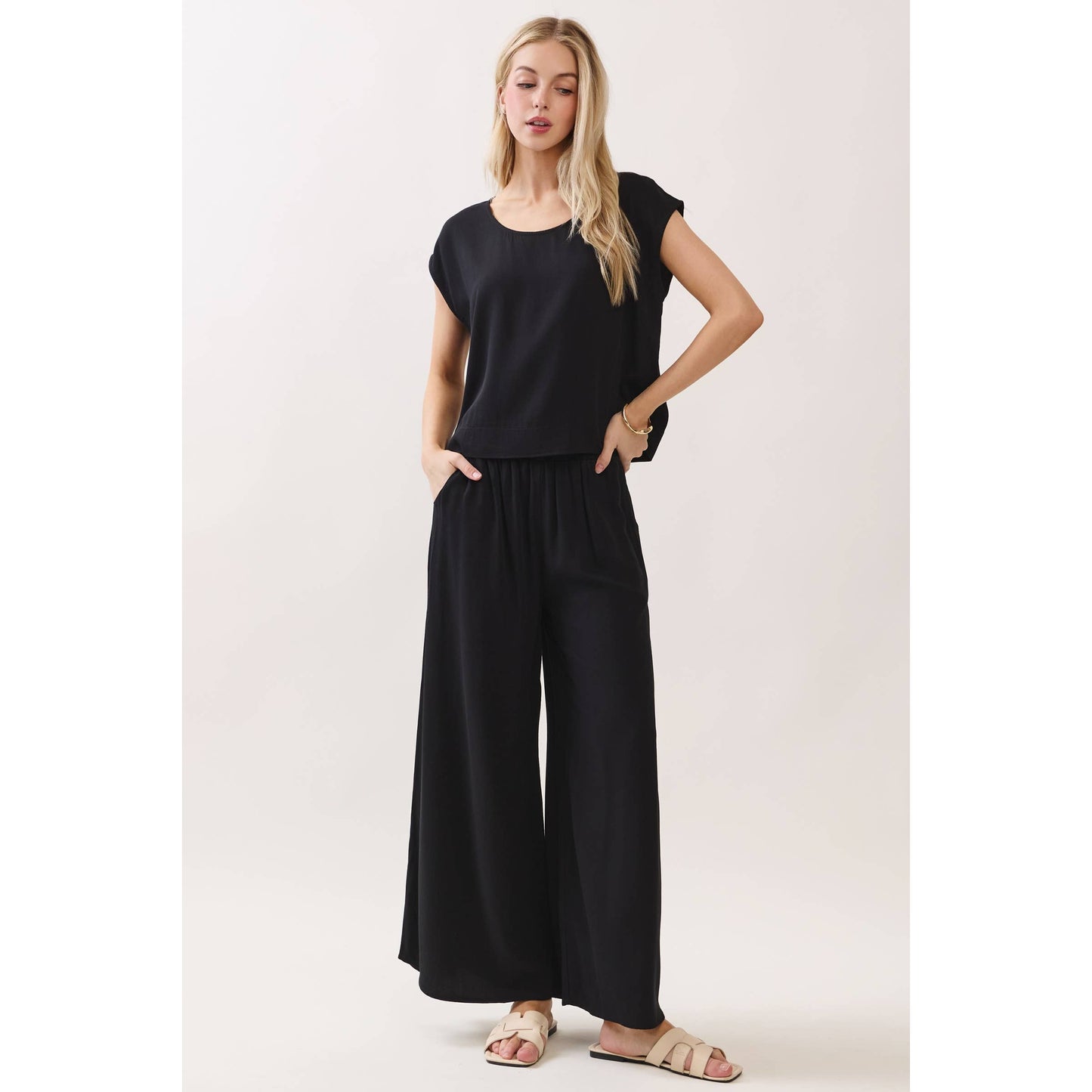 WOVEN BOXY TOP WITH EXTENDED SLEEVE - Final Touch