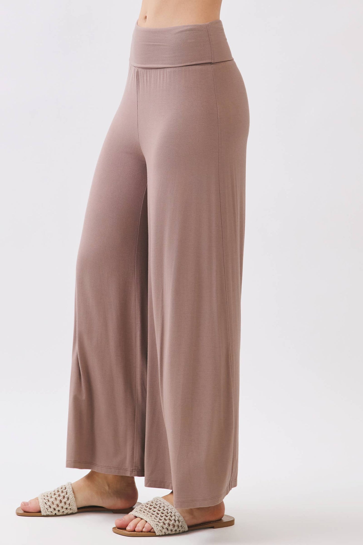 SOLID WIDE LEG CROP PANTS - Final Touch