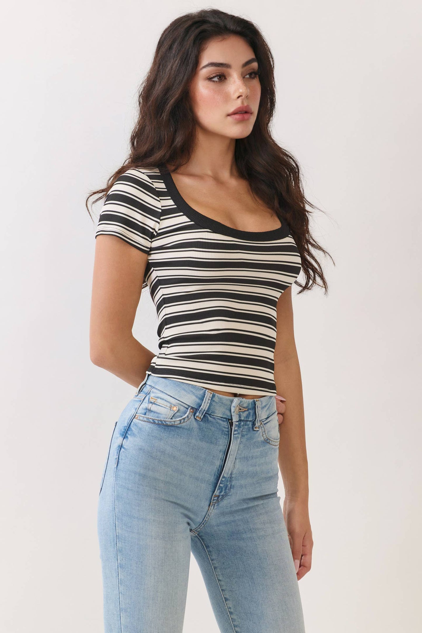 RT56306S - SCOOP NECK CONTRAST BINDING SHORT SLEEVE TOP