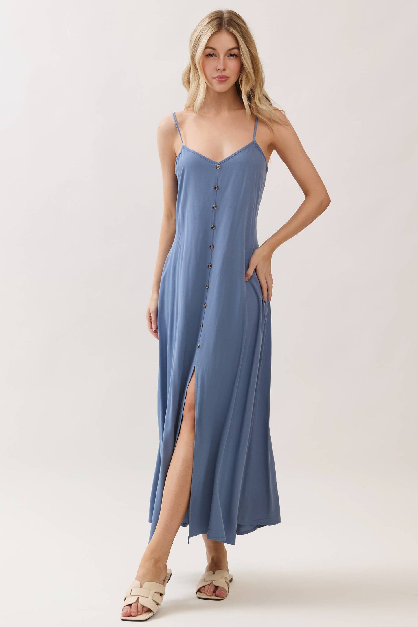 FLOWY DRESS WITH BUTTONED TRIM AND SLIT - VND40209E8