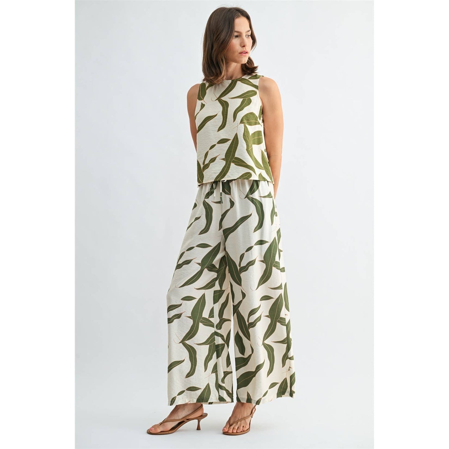 FUN2FUN - LEAF PRINT BACK BUTTON SLEEVELESS TOP