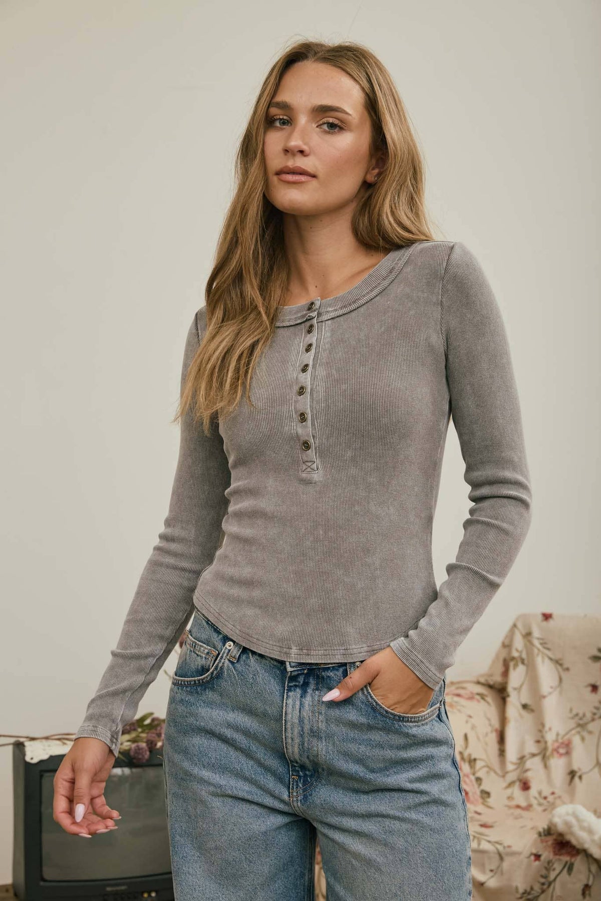WASHED LONG SLEEVE RIBBED HENLEY KNIT TOP - Blu Pepper
