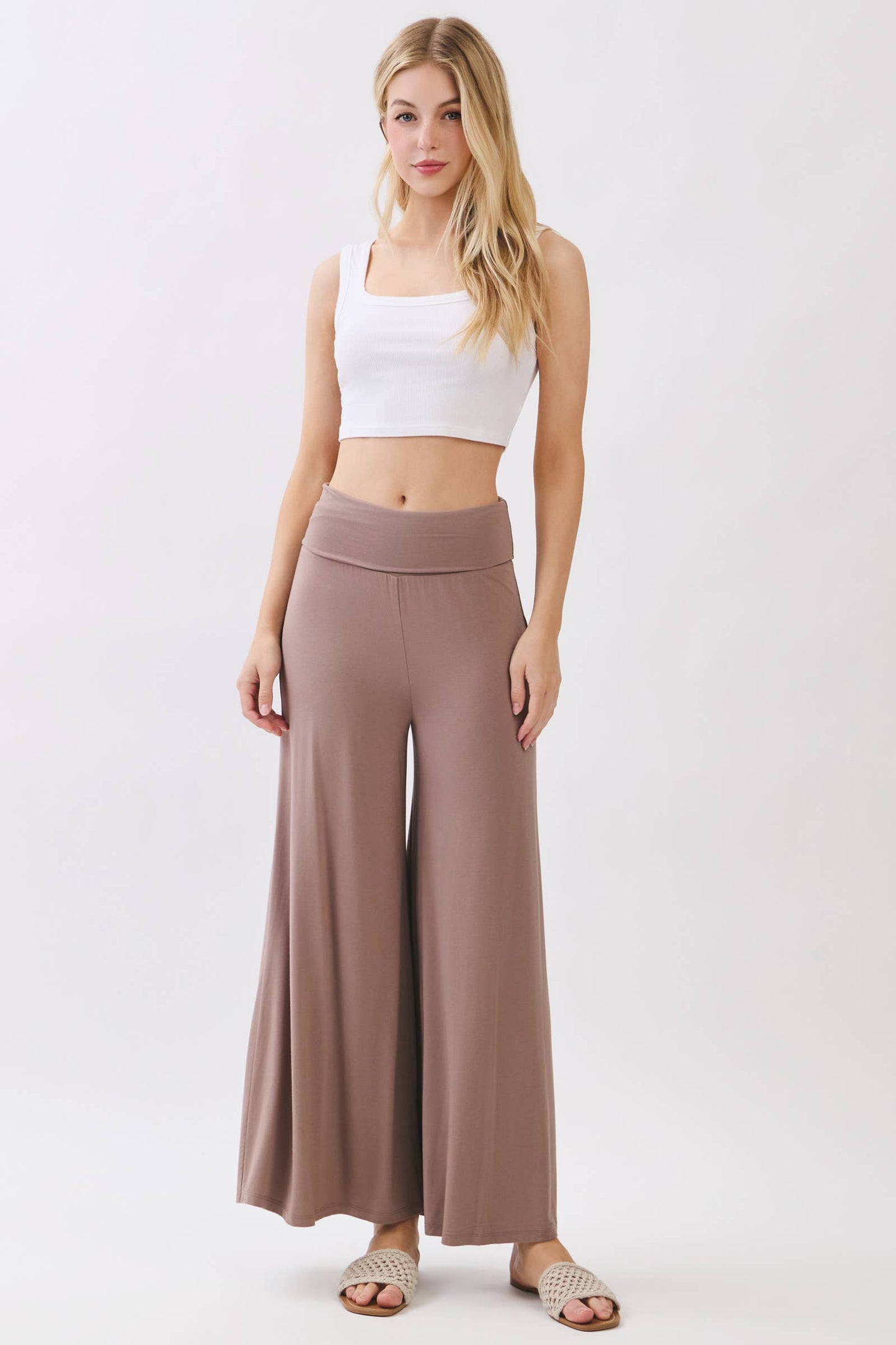 SOLID WIDE LEG CROP PANTS - Final Touch