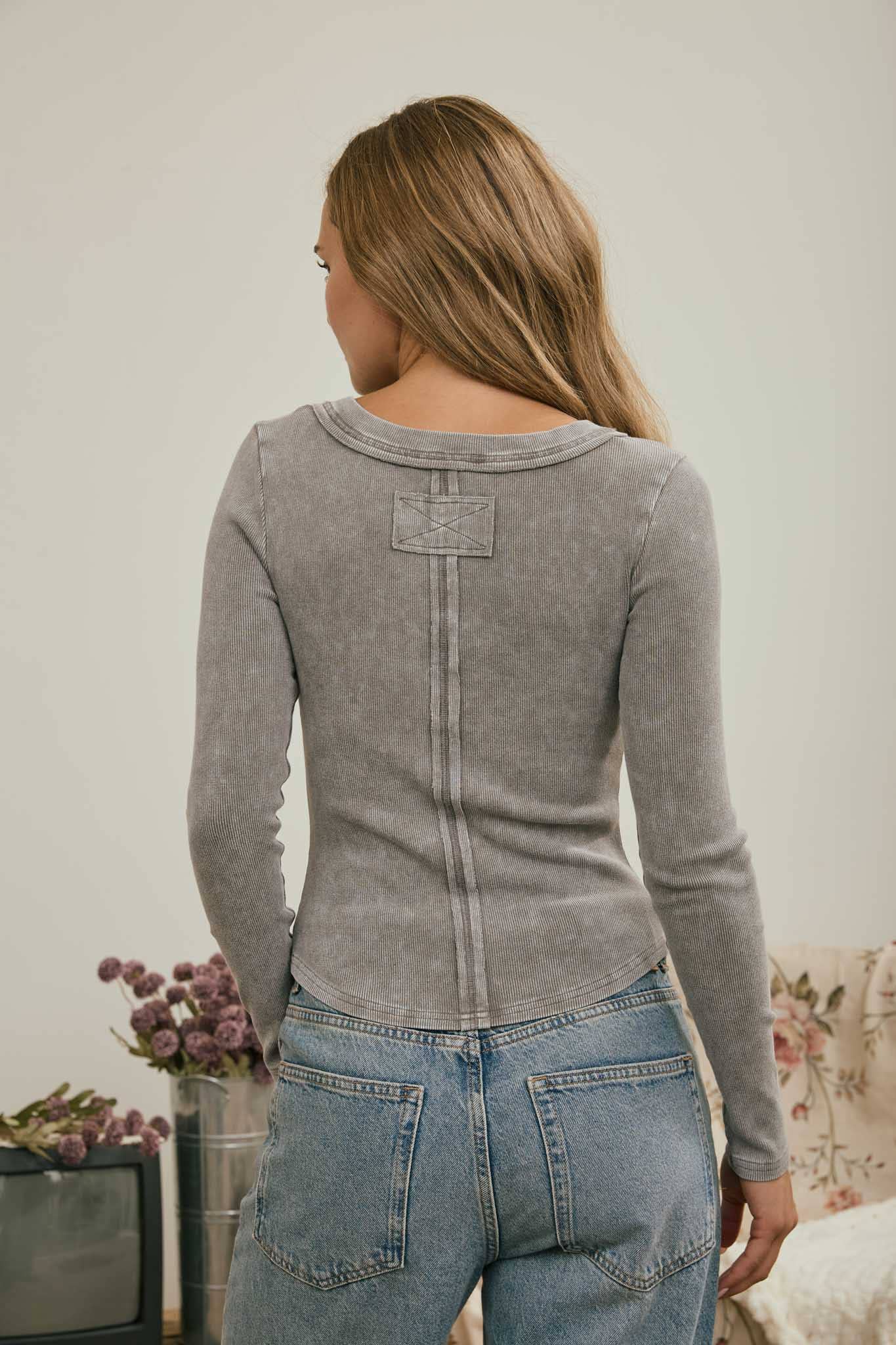 WASHED LONG SLEEVE RIBBED HENLEY KNIT TOP - Blu Pepper