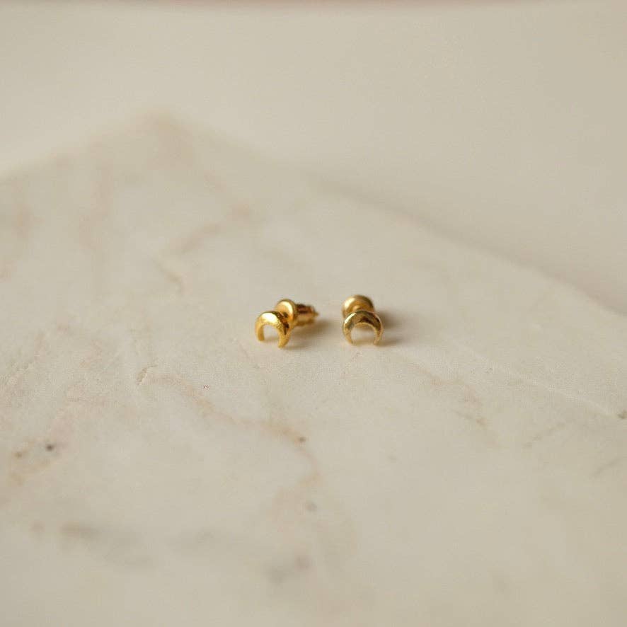 Tilly Doro - Small crescent stud