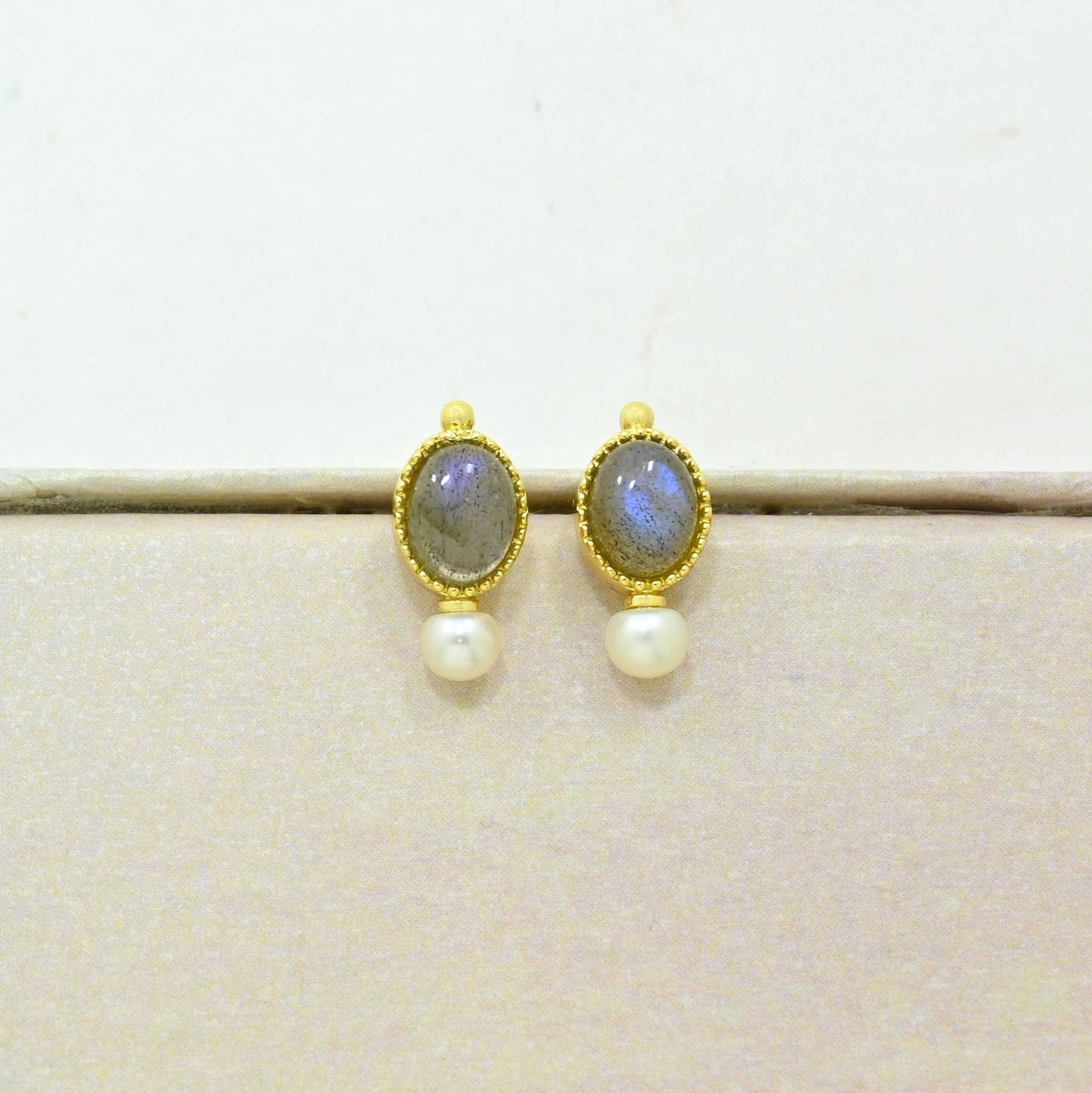 Schmuckoo x Noyre Berlin - Eden Earring Gold Plated - Pearl & Labradorite