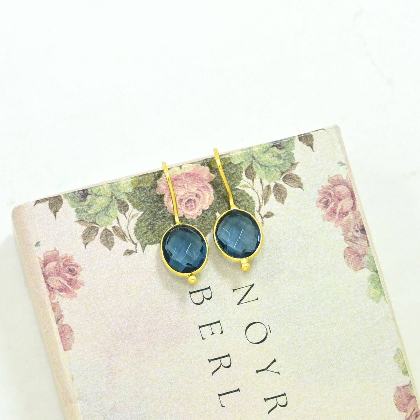 Schmuckoo x Noyre Berlin - Oval Gemstone Earring Gold Plated Silver 925 - Blue Iolite