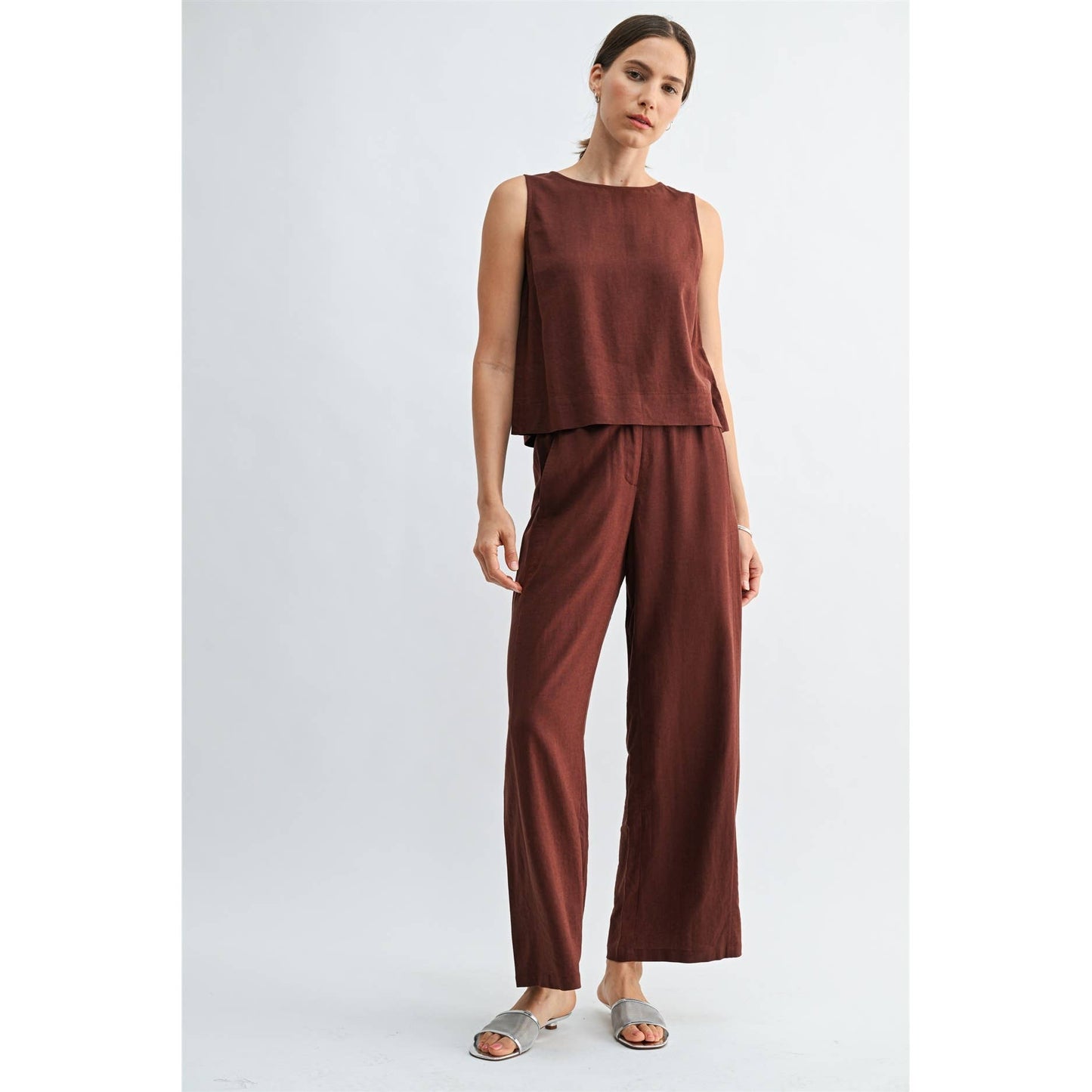 FUN2FUN - LINEN BLEND SLEEVELESS BUTTON BACK TOP